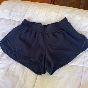 Lululemon Hotty Hot Low-Rise Lined Short 4”